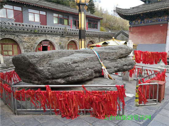  五臺山清涼寺及鎮山的清涼寶石